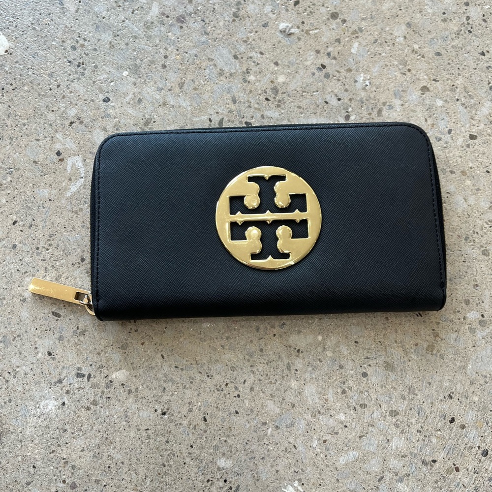 Like New Tory Burch Long Continental Zip Around Wallet